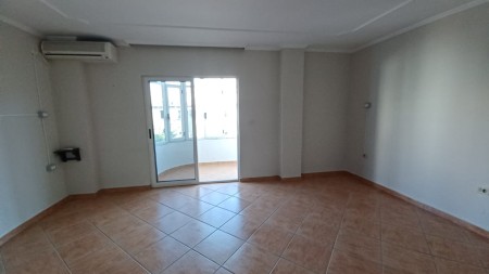 Tek Sheshi Wilson, Jepet Me Qira Ambient Per Tipologji Te Ndryshme Biznesi, Me Lokacion Perfekt!!!