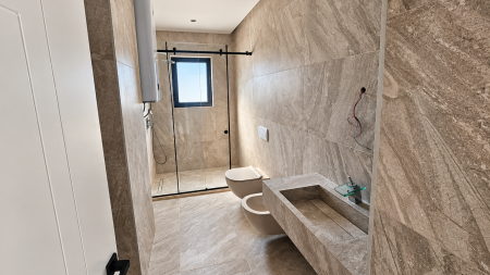 Tek Kodra Diellit, Shitet Super Apartament 2+1+Garazhd, Totalisht I Investuar !!