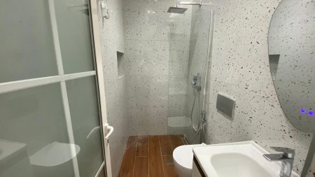 Prane Pazarit Te Ri, Shitet Apartament 1+1, Me Planimetri Te Rregullt!!