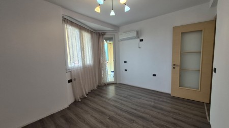 Tek Fusha E Aviacionit, Shitet Apartament 2+1 Me Strukture Te Rregullt !!