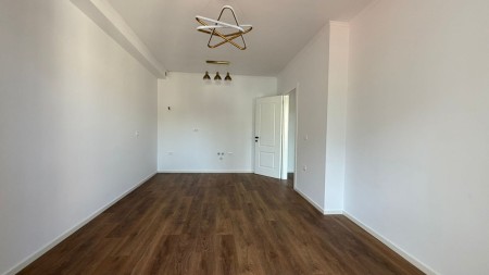 Ne Laprake, Shitet Super Apartament 1+1, Ideal Per Banim Dhe Investim !!!