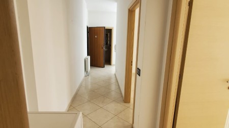 Tek Kompleksi Kika 2, Shitet Apartament 2+1+2, Me Hapesira Te Bollshme!!