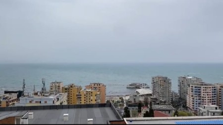 Ne Durres, Shitet Apartament 2+1+3 Ballkone, Me Planimetri Te Rregullt Dhe Pamje Te Lire Nga Deti !!!