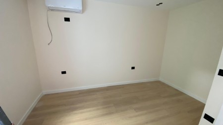 Ne Komune Te Parisit Shitet Apartament 1+1 Perfekt Per Investim!!