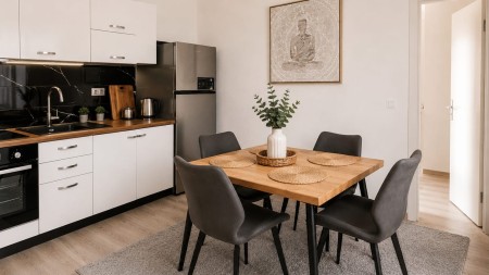Tek Kompleksi Mangalem 21, Jepet Me Qira Apartament 1+1, Gati Per Banim !!!