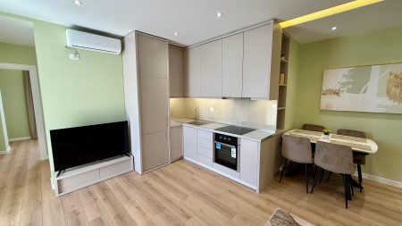 Tek Myslym Shyri, Shitet Apartament 2+1, I Investuar Totalisht Dhe Me Pamje Spektakolare!!!