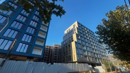 Tek Kompleksi "Golden Gate", Shitet Apartament 2+1+2, Me Strukture Dhe Hapesira Perfekte !!