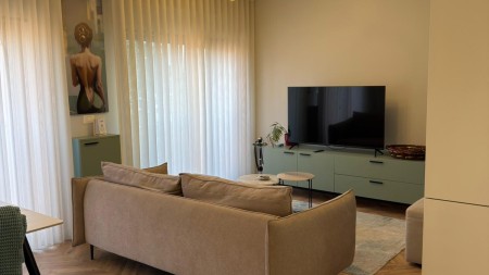Tek Rruga e Kavajes, Shitet Super Apartament 1+1, Totalisht I Investuar !!