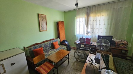 Tek Rruga Bardhyl, Shitet Apartament 2+1, Mundesi Per Investim !!