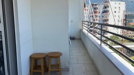 Ne Don Bosko, Shitet Apartament 2+1+2, Me Hapesira Te Bollshme Dhe Orientim Perfekt !!