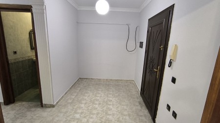 Ne Laprake, Tek Blloku Gintash, Shitet Ambient Biznesi Ideal Per Investim !!!