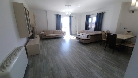 Tek Selvia, Jepet Me Qira, Apartament 1+1+Verande, Gati Per Banim !!!