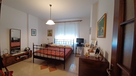 Prane Shkolles Se Kuqe, Shitet Apartament 2+1, Me Planimetri Te Rregullt Dhe Lokacion Perfekt!!!