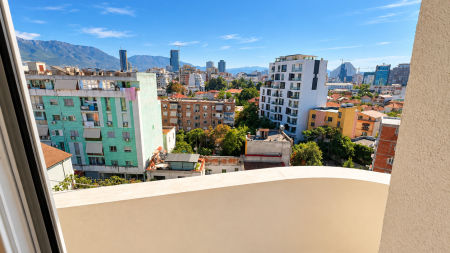 Tek Mozaiku I Tiranes, Shitet Apartament 2+1 Me Pamje Te Lire!!
