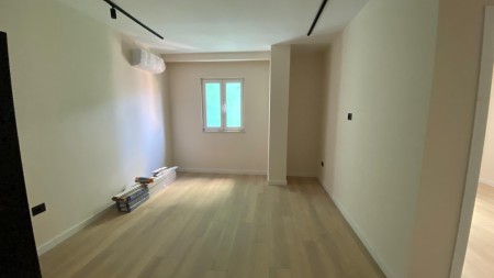 Ne Komune Te Parisit Shitet Apartament 1+1 Perfekt Per Investim!!