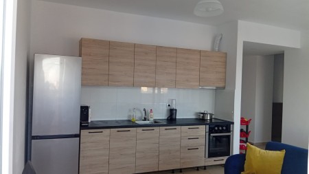 Ne Misto Mame, Jepet Me Qira Apartament 2+1+2+Verande, Mundesi Ideale Banimi !!!