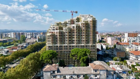 Ne Kompleksin "Colonnade", Prane Zogut Te Zi, Shitet Apartament 3+1+2 Me Hapsira Te Bollshme !!