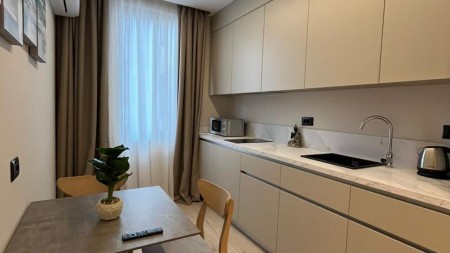 Tek "Gjimnazi Partizani", Shiten 3 Apartamente, Mundesi Ideale Investimi !!