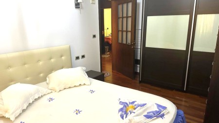 Ne Bllok, Jepet Me Qira Apartament 1+1, I Mobiluar !!