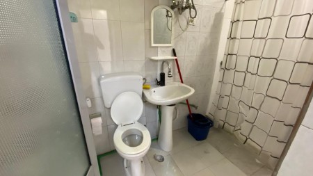 Buze Rruges Se Durresit, Shitet Apartament 2+1, Ideal Per Ambient Biznesi!!