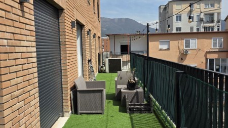 Shitet Penthouse Tek Tregu Elektrik 2+1 Me Pamje Spektakolare!!!