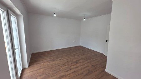 Afer Gjimnazit Partizani, Shitet Super Apartament 1+1, Ideal Per Banim Dhe Investim !!!