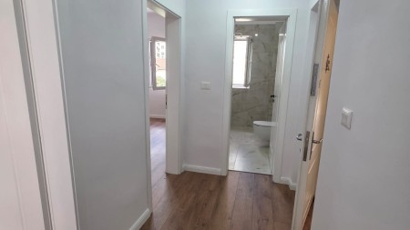 Afer Gjimnazit Partizani, Shitet Super Apartament 1+1, Ideal Per Banim Dhe Investim !!!