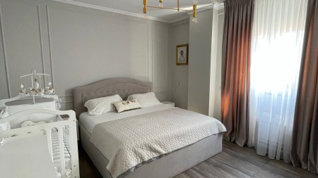 Ne Myslym Shyr, Jepet Me Qira Apartament 2+1 Se Bashku Me Post Parkimi Te Perfshire Ne Cmim !!!