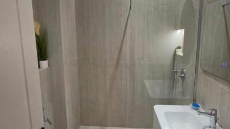 Tek Stadiumi Air Albania, Jepet Me Qira Per Zyra Super Apartament 2+1, Me Planimetri Dhe Location Perfekt Dhe Post Parkimi !!!