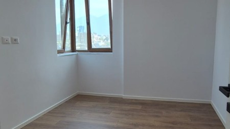 Tek Ish Stacioni i Fundit i Tiranes se Re, Shitet Super Apartament 2+1, Ideal Per Banim Dhe Investim !!!