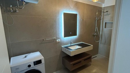 Ne Xhamllik, Jepet Me Qira Apartament 1+1 Totalisht I Investuar!!