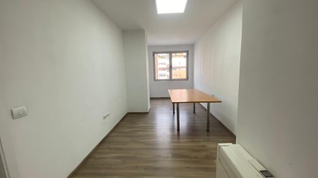Tek Turdiu Center, Jepet Me Qira Zyre Me Nje Lokacion Fantastik!