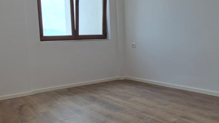 Tek Ish Stacioni i Fundit i Tiranes se Re, Shitet Super Apartament 1+1, Ideal Per Banim Dhe Investim !!!