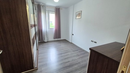 Tek Fusha E Aviacionit, Shitet Apartament 2+1 Me Strukture Te Rregullt !!