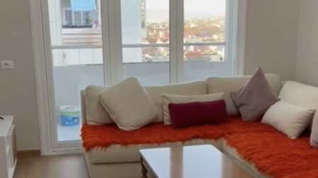 Tek Kthesa E Kamzes, Jepet Me Qira Apartament 2+1, i Investuar Totalisht !!!