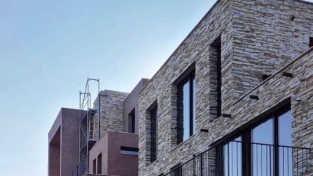 Ne Gjirin E Lalzit, Shitet Super Apartament 2+1+2 Me Orientim Perfekt Ne Kompleksin Lura 5 !