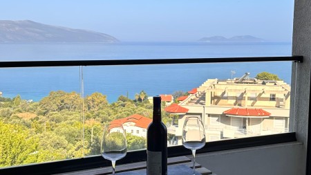 Ne Vlore, Shiten Dy Garsoniere Me Super Pamje Nga Deti!!