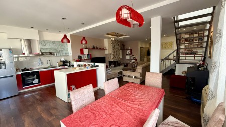 Prane Rr. Barrikadave, Shitet Apartament 2+1+2, Me Shfrytezim Tarracen !!!