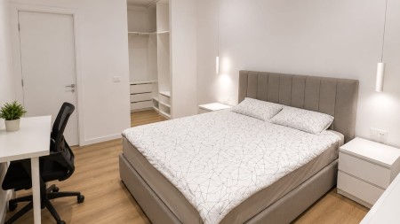 Tek Emerald Center, Jepet Me Qira Apartament 3+1+2, Totalisht I Investuar !!!