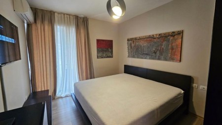 Tek Liqeni I Tiranes, Jepet Me Qira Super Apartament 2+1, Totalisht I Mobiluar !!