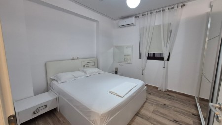 Afer Qendres, Ne Rrugen Mine Peza, Jepet Me Qira Super Apartament 1+1, Me Super Lokacion !!