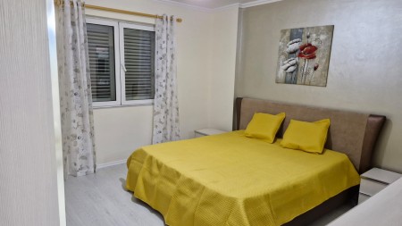 Ne Porcelan Shitet Apartament 3+1+2 Me Hapsira Te Bollshme!!