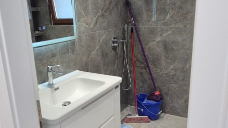 Tek Ish Stacioni i Fundit i Tiranes se Re, Shitet Super Apartament 2+1, Ideal Per Banim Dhe Investim !!!