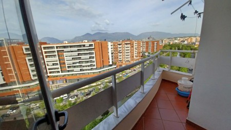 Prane Pallatit Me Shigjeta, Jepet Me Qira Apartament 1+1+Post Parkimi, Gati Per Banim!!!