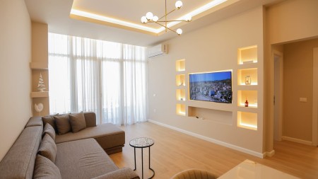 Ne Lungomare, Shitet Super Apartament 2+1, Me Pamje Fantastike Nga Deti !!