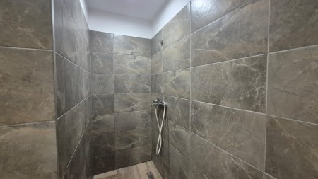 Tek Rr. Mine Peza, Shitet Apartament 1+1 I Rikonstruktuar Dhe Me Super Vendndodhje !!!!