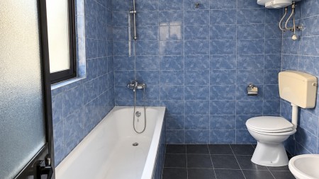 Okazion!! Prane Shkolles se Kuqe, Shitet Shtepi Private, Ne Lokacion Perfekt !!