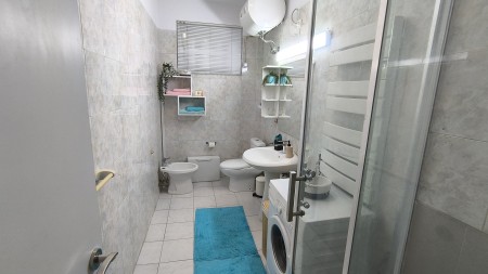 Tek Piazza, Jepet Me Qira Apartament 2+1, Totalisht I Investuar !!!