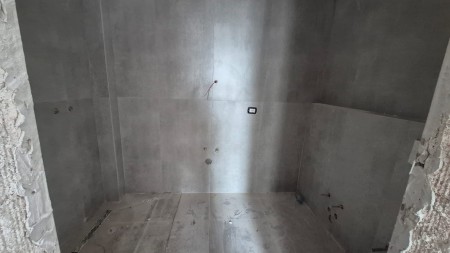 Tek Univers City, Shitet Apartament 2+1 Me Planimetri Te Rregullt Dhe Me Drite!!!