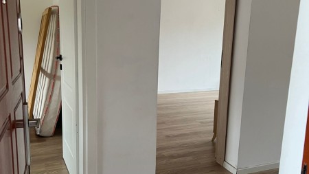 Ne Myslym Shyr, Prane Shkolles Pjeter Budi, Shitet Apartament 1+1 I Investuar Me Orientim Perfekt !!!